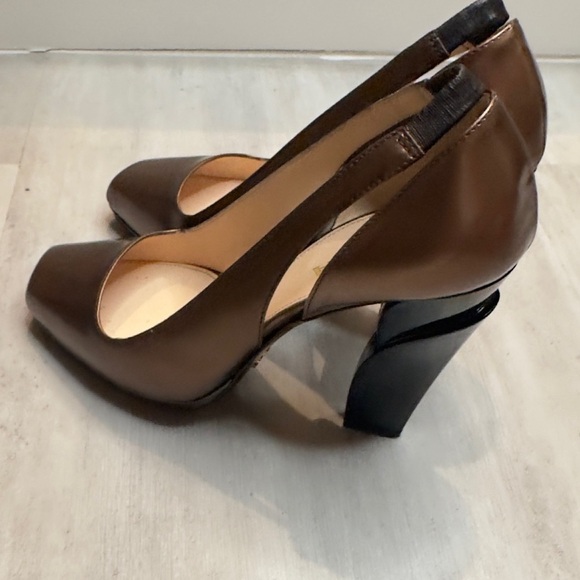 Vintage Prada pumps with square toe and chiseled heel - Picture 7 of 12